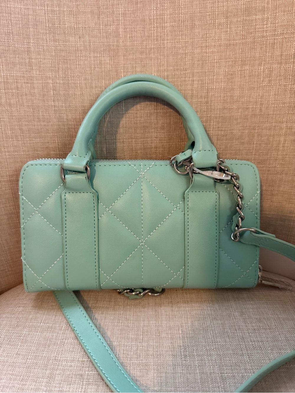 NWOT Betsey Johnson XOLAYLA Quilted Heart Crossbody Wallet Bag + 2  Keychains - Picture 5 of 9